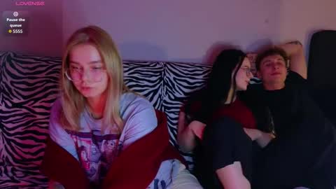 KENDALL  NATHANPVT IS OPEN online show from 10-04-25, 04:27