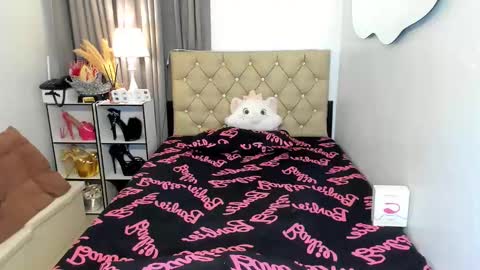 lady_moriseth online show from 01-19-25, 08:29