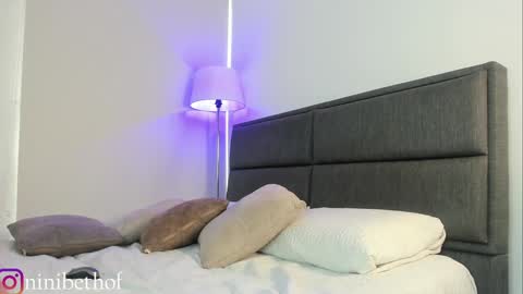    700  1300 -5 online show from 01-31-25, 01:02