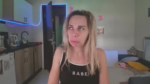 lady_smile69 online show from 09-18-25, 12:40