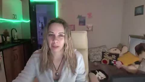 lady_smile69 online show from 12-18-25, 05:02