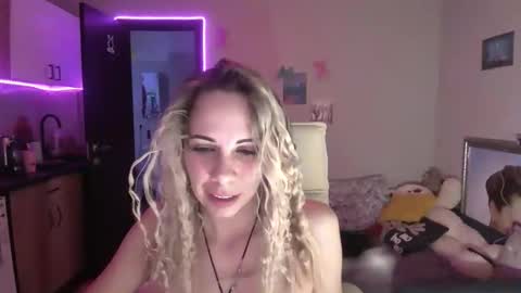 lady_smile69 online show from 12-18-25, 05:30