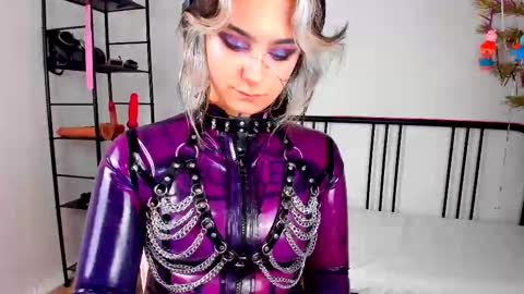 Mia online show from 02-10-25, 08:10