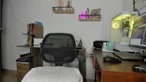 Snapshot of lady_sophie01 chatting on 09-20-25, 08:32 Sophie online show from 09-20-25, 08:32