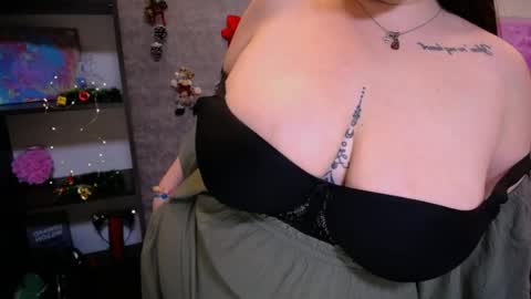 Hello  Im Tiana - topless model. online show from 12-18-24, 05:31