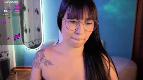 Snapshot of lady_violet_bridgerton_a chatting on 10-11-25, 10:30 Lady Violet Bridgerton online show from 10-11-25, 10:30