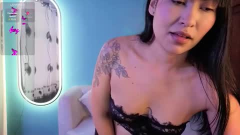 Snapshot of lady_violet_bridgerton_a chatting on 10-17-25, 06:21 Lady Violet Bridgerton online show from 10-17-25, 06:21