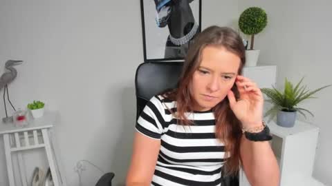 Snapshot of ladyalessa chatting on 06-25-26, 05:45 ALESSA online show from 06-25-26, 05:45