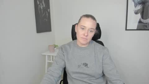 Snapshot of ladyalessa chatting on 07-13-26, 05:43 ALESSA online show from 07-13-26, 05:43