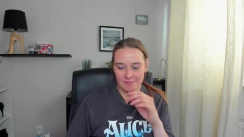 Snapshot of ladyalessa chatting on 07-20-26, 12:40 ALESSA online show from 07-20-26, 12:40