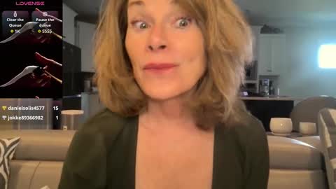 Snapshot of ladybabs chatting on 03-17-26, 06:00 Ladybabs online show from 03-17-26, 06:00