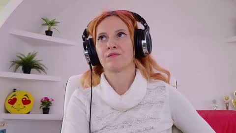 Sima Ladybigsmile online show from 09-20-25, 06:47