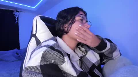 Snapshot of ladybrown_16 chatting on 12-21-24, 07:45 Lady online show from 12-21-24, 07:45