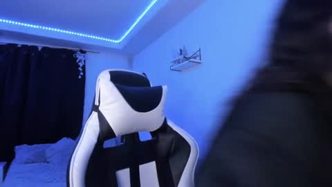 Snapshot of ladybrown_16 chatting on 12-22-24, 07:44 Lady online show from 12-22-24, 07:44