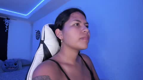 Snapshot of ladybrown_16 chatting on 01-10-25, 02:46 Lady online show from 01-10-25, 02:46