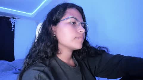 Snapshot of ladybrown_16 chatting on 01-11-25, 05:10 Lady online show from 01-11-25, 05:10