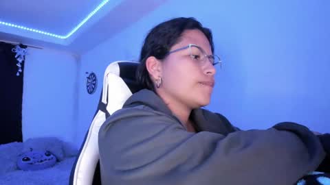 Snapshot of ladybrown_16 chatting on 01-12-25, 02:35 Lady online show from 01-12-25, 02:35