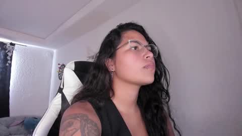 Snapshot of ladybrown_16 chatting on 01-12-25, 07:31 Lady online show from 01-12-25, 07:31