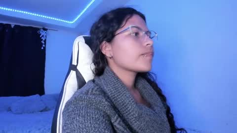 Snapshot of ladybrown_16 chatting on 01-18-25, 06:24 Lady online show from 01-18-25, 06:24