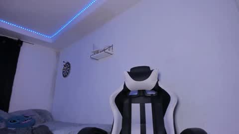 Snapshot of ladybrown_16 chatting on 01-19-25, 06:31 Lady online show from 01-19-25, 06:31