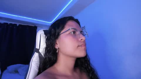 Snapshot of ladybrown_16 chatting on 01-21-25, 06:11 Lady online show from 01-21-25, 06:11