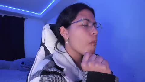 Snapshot of ladybrown_16 chatting on 01-22-25, 01:10 Lady online show from 01-22-25, 01:10