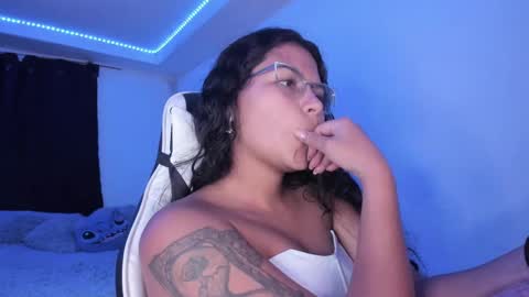 Snapshot of ladybrown_16 chatting on 01-23-25, 05:56 Lady online show from 01-23-25, 05:56