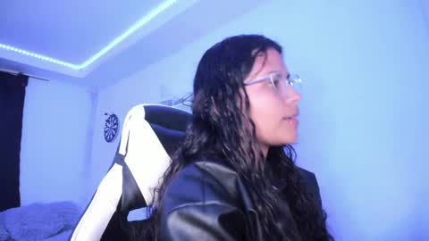 Snapshot of ladybrown_16 chatting on 01-24-25, 05:21 Lady online show from 01-24-25, 05:21