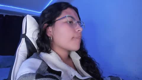 Snapshot of ladybrown_16 chatting on 01-26-25, 09:29 Lady online show from 01-26-25, 09:29