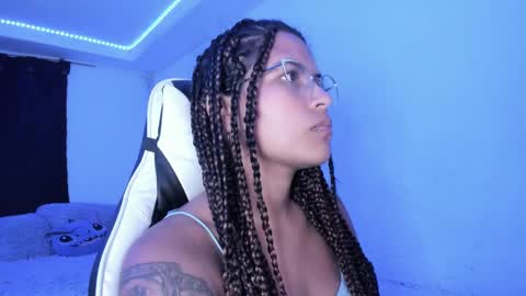 Snapshot of ladybrown_16 chatting on 02-05-25, 06:13 Lady online show from 02-05-25, 06:13