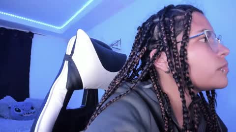 Snapshot of ladybrown_16 chatting on 02-08-25, 06:54 Lady online show from 02-08-25, 06:54