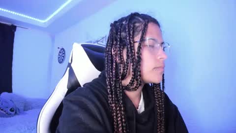 Snapshot of ladybrown_16 chatting on 02-09-25, 01:55 Lady online show from 02-09-25, 01:55