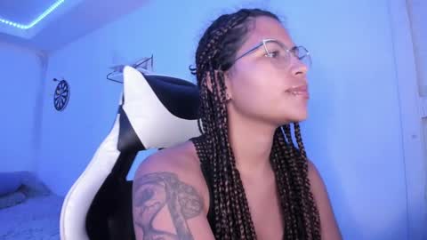 Snapshot of ladybrown_16 chatting on 02-11-25, 03:29 Lady online show from 02-11-25, 03:29