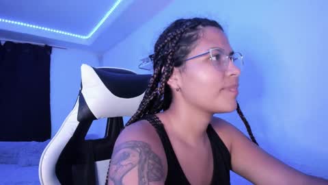 Snapshot of ladybrown_16 chatting on 02-11-25, 06:30 Lady online show from 02-11-25, 06:30