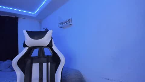 Snapshot of ladybrown_16 chatting on 02-12-25, 06:08 Lady online show from 02-12-25, 06:08