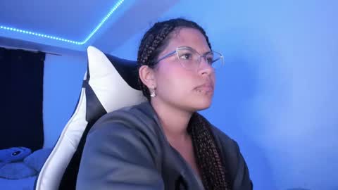 Snapshot of ladybrown_16 chatting on 02-13-25, 03:07 Lady online show from 02-13-25, 03:07