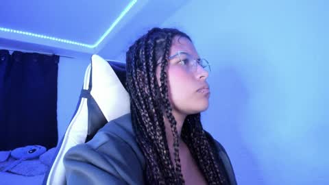 Snapshot of ladybrown_16 chatting on 02-13-25, 06:09 Lady online show from 02-13-25, 06:09