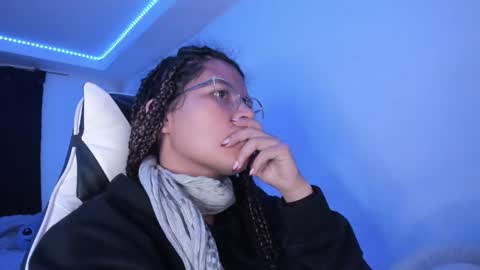 Snapshot of ladybrown_16 chatting on 02-19-25, 03:28 Lady online show from 02-19-25, 03:28