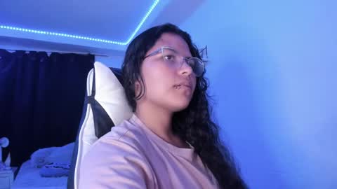 Snapshot of ladybrown_16 chatting on 02-20-25, 07:12 Lady online show from 02-20-25, 07:12