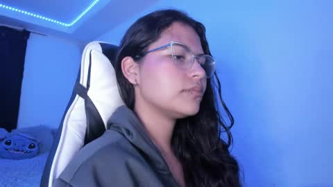 Snapshot of ladybrown_16 chatting on 02-24-25, 04:05 Lady online show from 02-24-25, 04:05