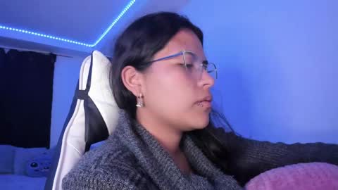 Snapshot of ladybrown_16 chatting on 02-25-25, 05:08 Lady online show from 02-25-25, 05:08