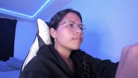 Snapshot of ladybrown_16 chatting on 03-01-25, 03:32 Lady online show from 03-01-25, 03:32