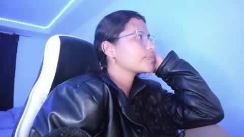 Snapshot of ladybrown_16 chatting on 03-08-25, 03:28 Lady online show from 03-08-25, 03:28