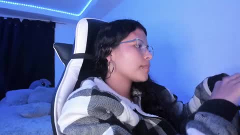 Snapshot of ladybrown_16 chatting on 03-10-25, 05:11 Lady online show from 03-10-25, 05:11