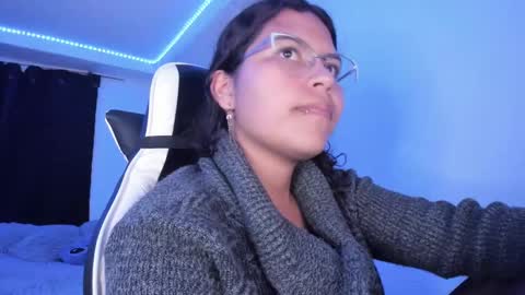 Snapshot of ladybrown_16 chatting on 03-11-25, 06:21 Lady online show from 03-11-25, 06:21