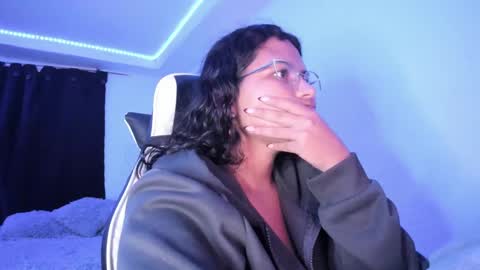 Snapshot of ladybrown_16 chatting on 03-12-25, 06:07 Lady online show from 03-12-25, 06:07