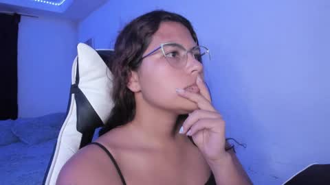 Snapshot of ladybrown_16 chatting on 09-10-25, 02:33 Lady online show from 09-10-25, 02:33