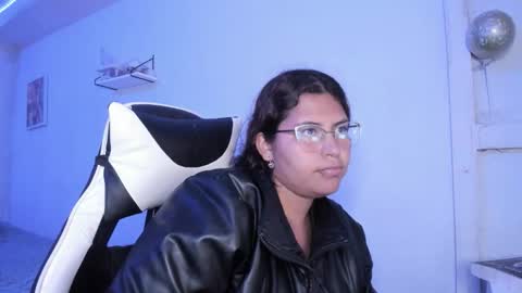 Snapshot of ladybrown_16 chatting on 09-11-25, 02:33 Lady online show from 09-11-25, 02:33