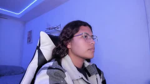 Snapshot of ladybrown_16 chatting on 09-15-25, 01:27 Lady online show from 09-15-25, 01:27