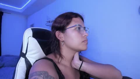 Snapshot of ladybrown_16 chatting on 09-24-25, 05:00 Lady online show from 09-24-25, 05:00